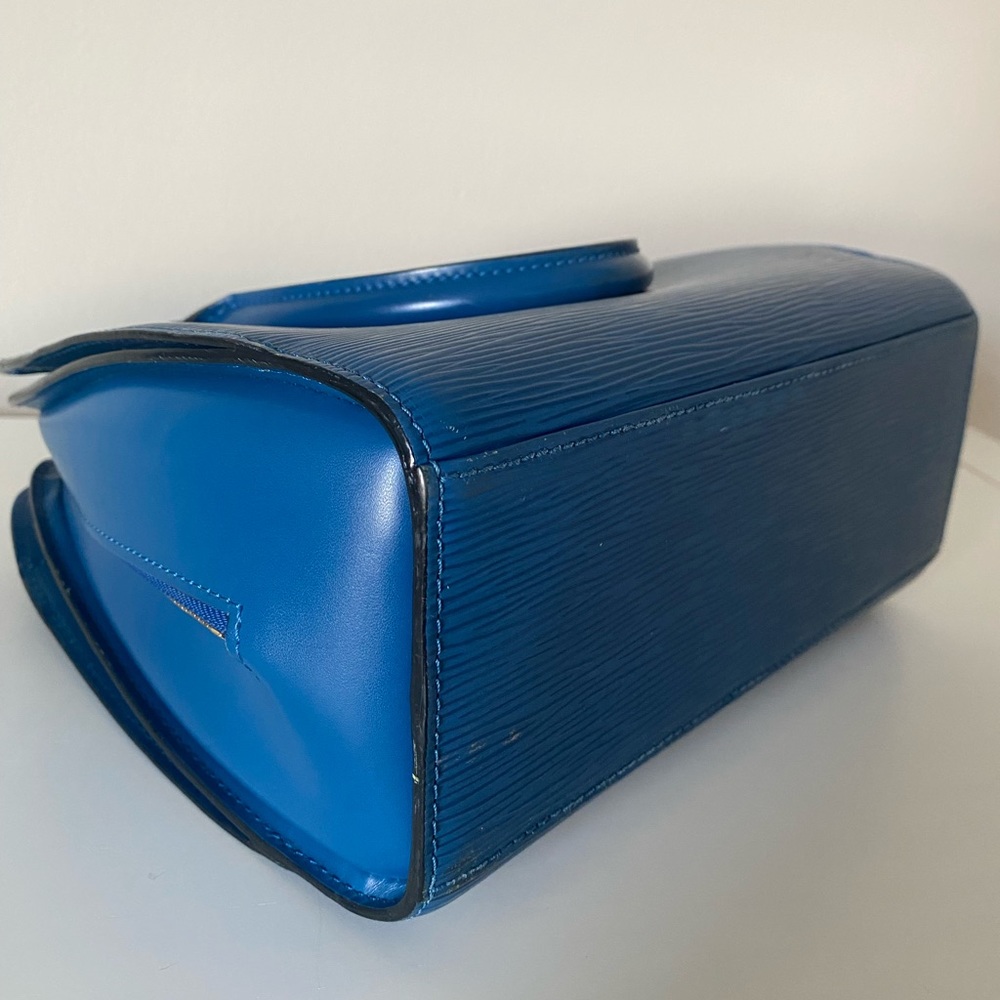 ❌SOLD❌ Louis Vuitton Blue Epi Pont Neuf - Picture 7 of 14